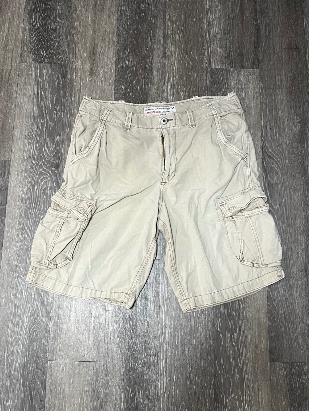 American Eagle Baggy Longer Length Cargo Shorts Men's 38 Beige Heavy Y2K